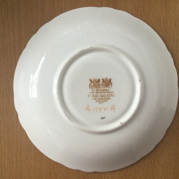 TWO PARAGON BONE CHINA BY APPOINTMENT ENGLAND SAUCER PLATES - Picture 3 of 5